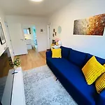 Modern 3 Bedroom Flat In