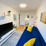 Appartamento Modern 3 Bedroom Flat In Lisbona