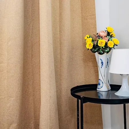 아파트 Modern 3 Bedroom Flat In
