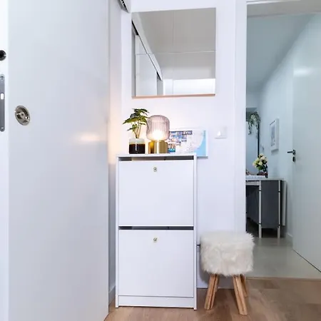 Modern 3 Bedroom Flat In