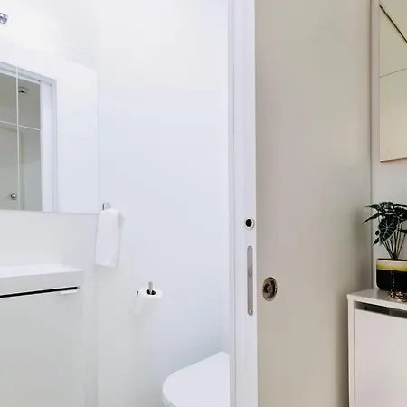 Modern 3 Bedroom Flat In * 리스본