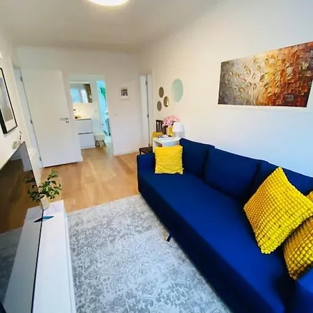 Modern 3 Bedroom Flat In