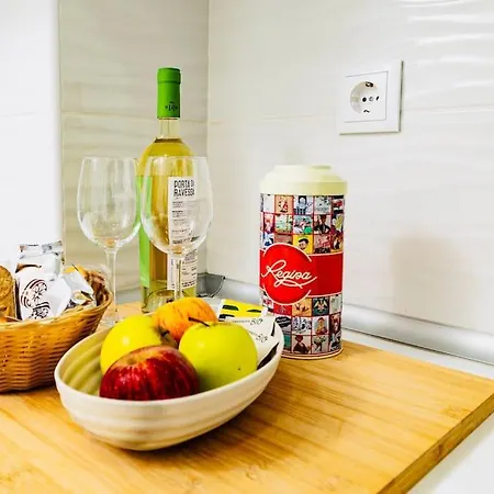 Modern 3 Bedroom Flat In Appartamento