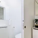 Modern 3 Bedroom Flat In * 리스본