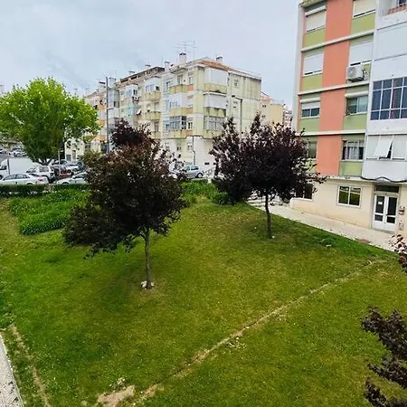 Апартаменты Modern 3 Bedroom Flat In Лиссабон