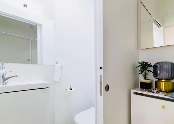 Modern 3 Bedroom Flat In * リスボン