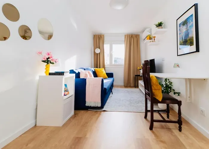 Modern 3 Bedroom Flat In アパート *