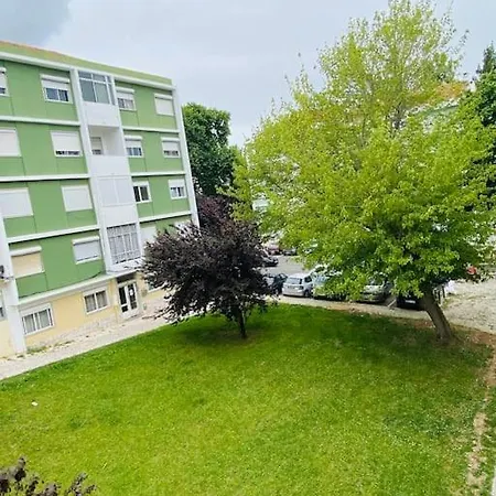 Modern 3 Bedroom Flat In