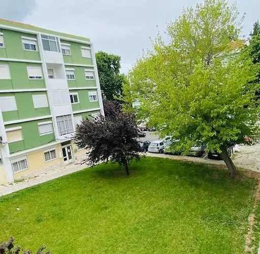 Modern 3 Bedroom Flat In