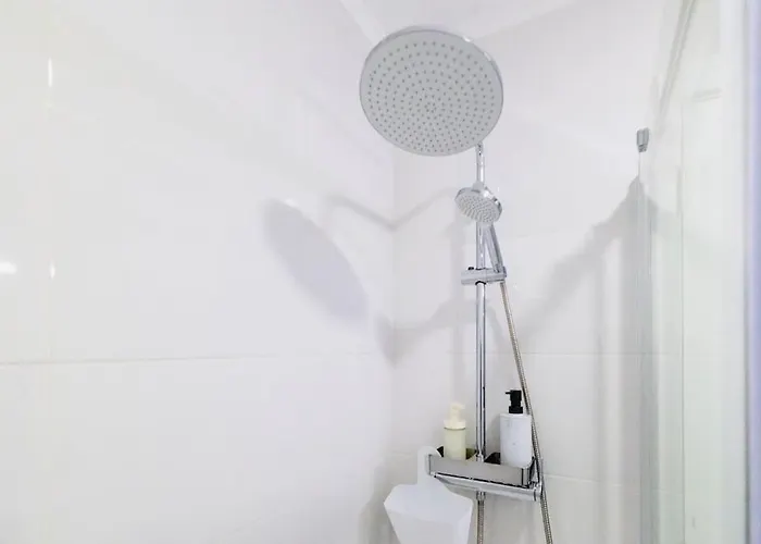 公寓 Modern 3 Bedroom Flat In *