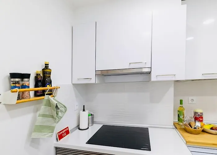 Modern 3 Bedroom Flat In 公寓