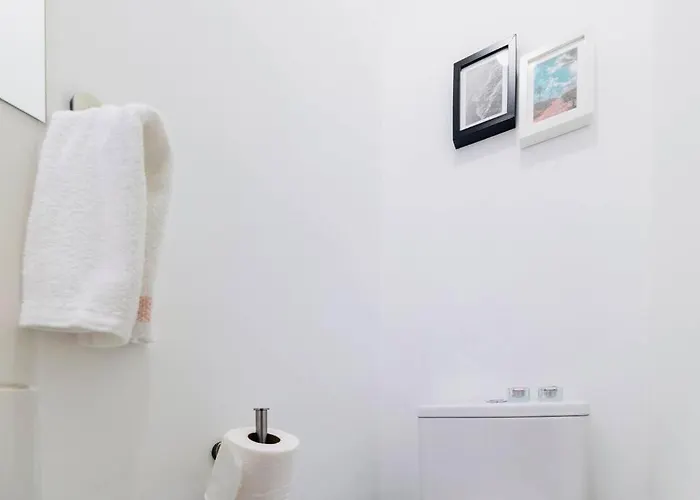 公寓 Modern 3 Bedroom Flat In *