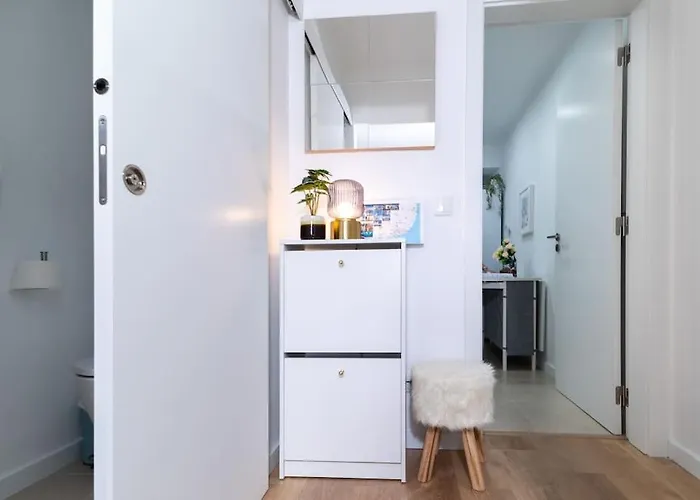 Modern 3 Bedroom Flat In