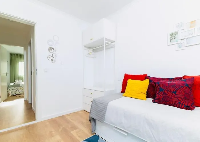 Modern 3 Bedroom Flat In