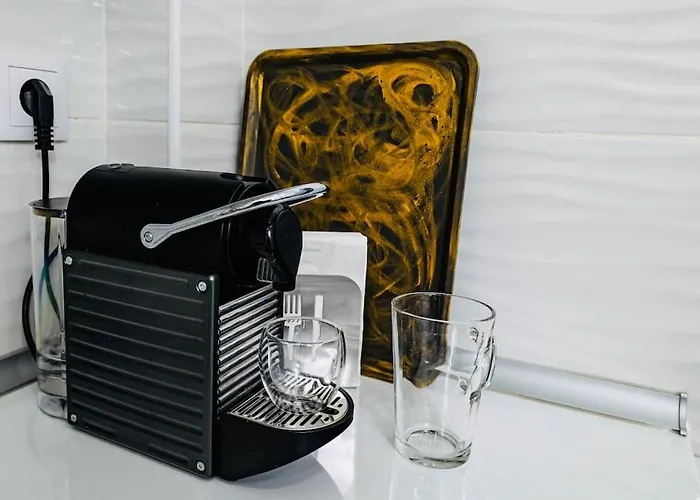 公寓 Modern 3 Bedroom Flat In *